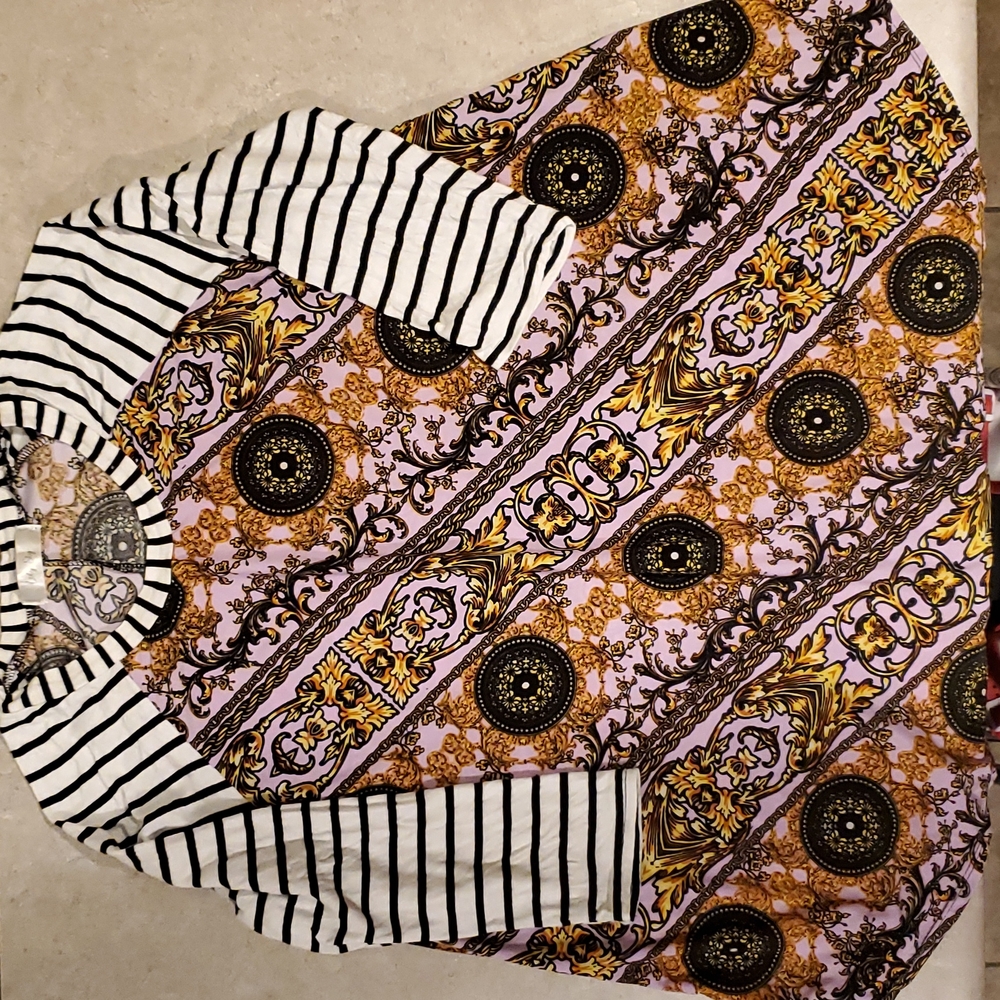 Womens Size xlarge 3/4 Length Sleeve.  By Lily Sky.